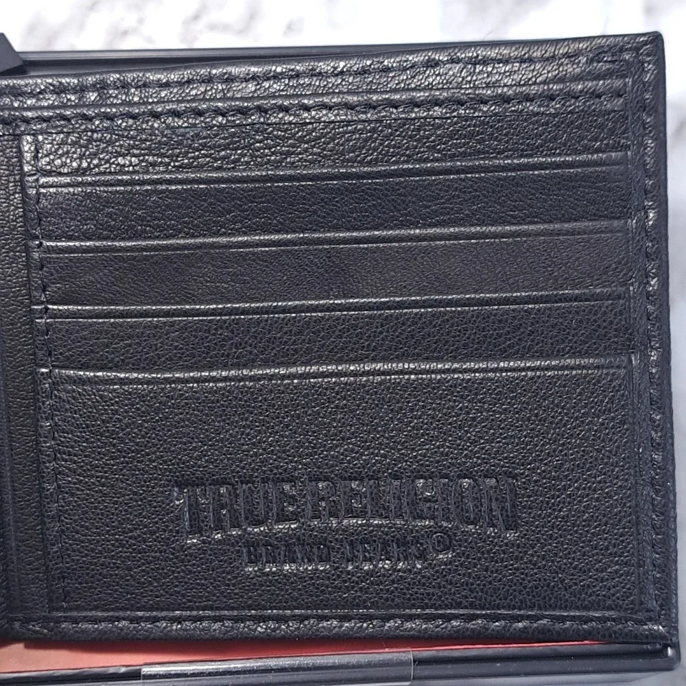 True Religion Men's‎ Leather Bifold Wallet Black With Desk Valet RFID Protection